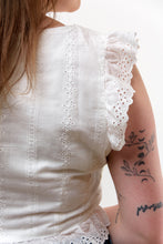 Load image into Gallery viewer, Beauty and Blooms Lace Crop Top (White)