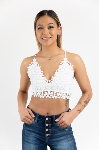 Elevate any outfit with our Keeping it Simple Lace Bralette! Its Floral design and double strap detail is the perfect combination to elevate any outfit!